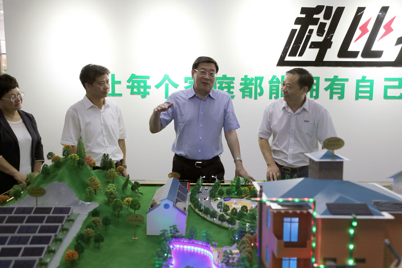 杜书记调研雷火.jpg