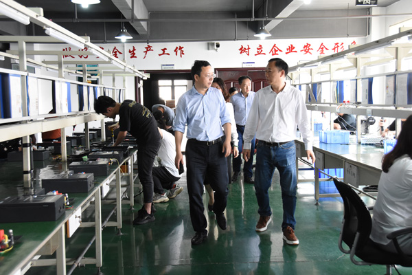 长沙市政协领导一行走访调研委员企业-雷火